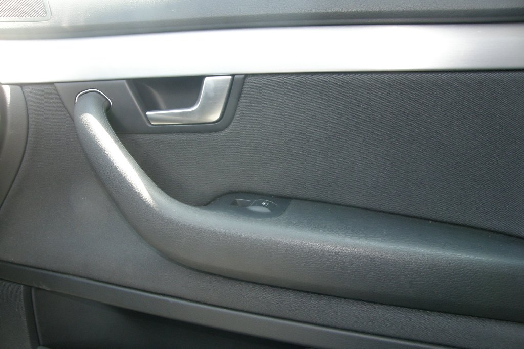 AUDI A4 BRAVA VRATA DESNA AUDI A4 KVAKA VRATA DESNA