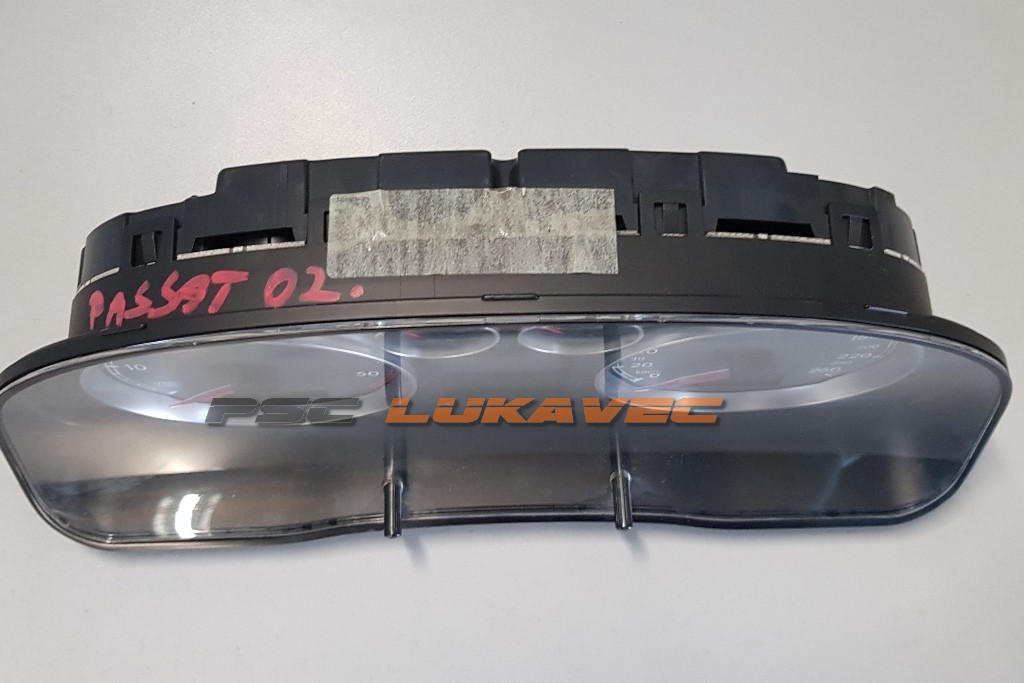VW PASSAT KILOMETAR SAT PASSAT INSTRUMENT TABLA 3B0920825A 110.080.052