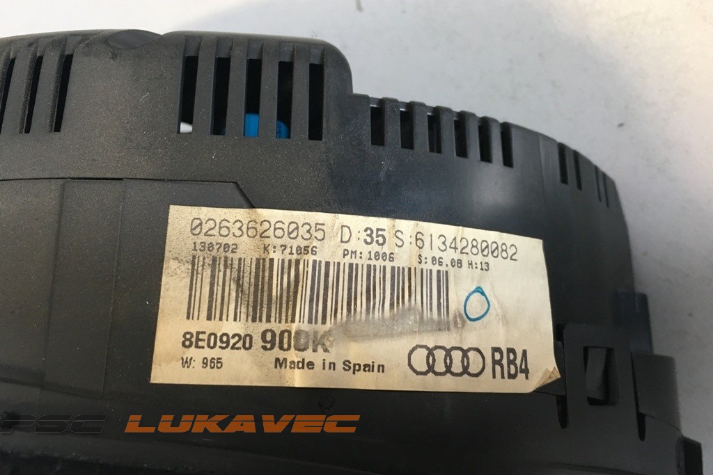 AUDI A4 INSTRUMENT PLOČA A4 KILOMETAR SAT 8E0920900K