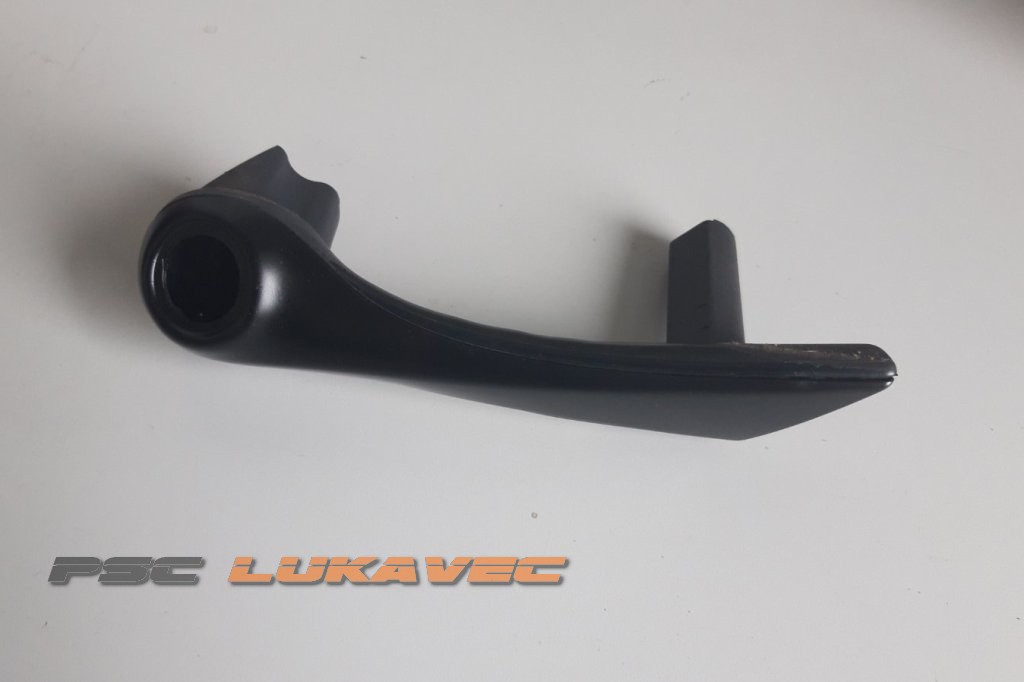 RENAULT MEGANE 2 PREDNJI DESNI RUKOHVAT  8200297165