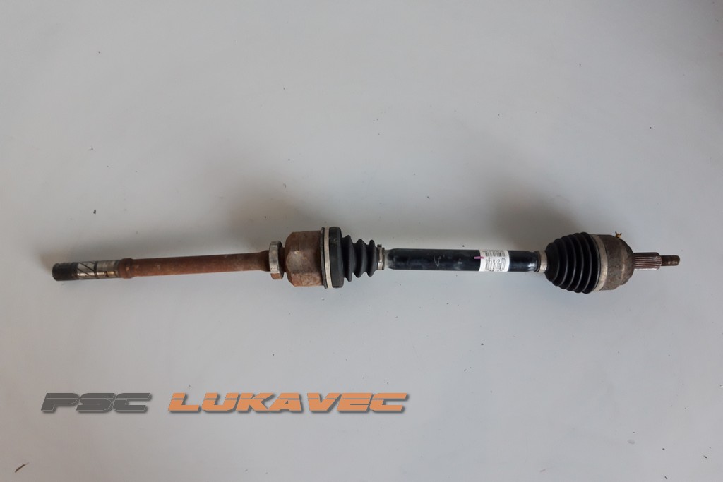 RENAULT LAGUNA 3 POLUOSOVINA DESNA 2.0 DCi 8200618168