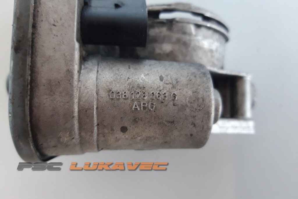 VW GOLF 5 KLAPNA GASA 2.0 TDi 038128063G