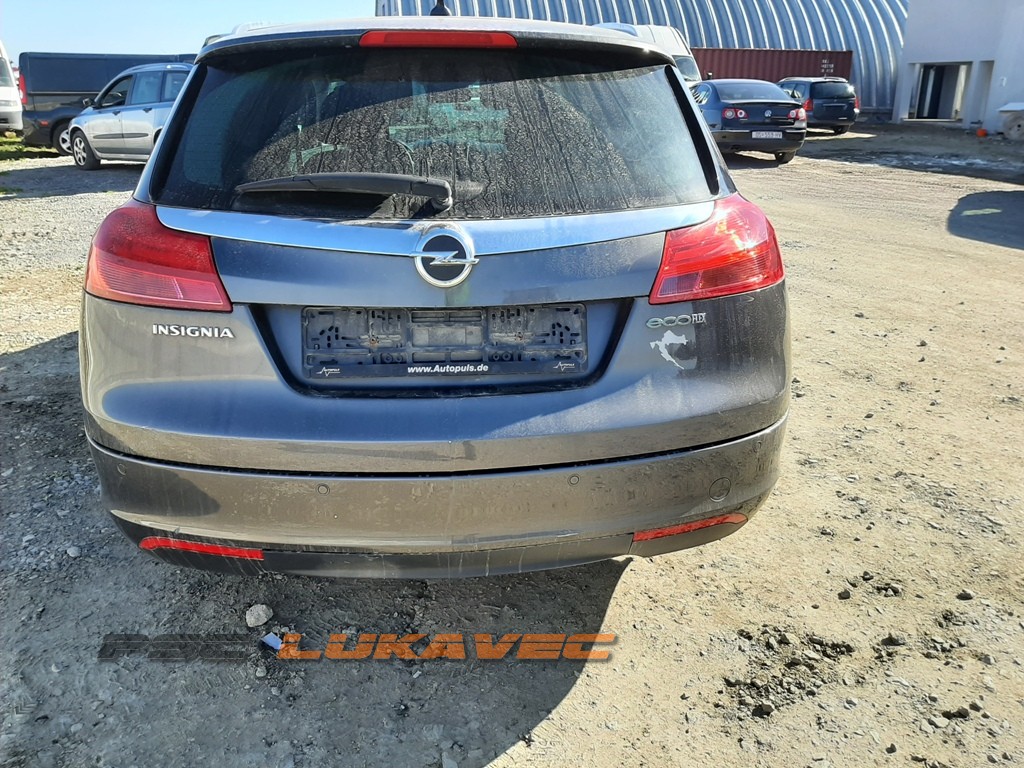 OPEL INSIGNIA VRATA GEPEKA 2011.
