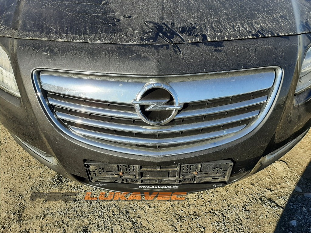 OPEL INSIGNIA PREDNJA MASKA SA ZNAKOM