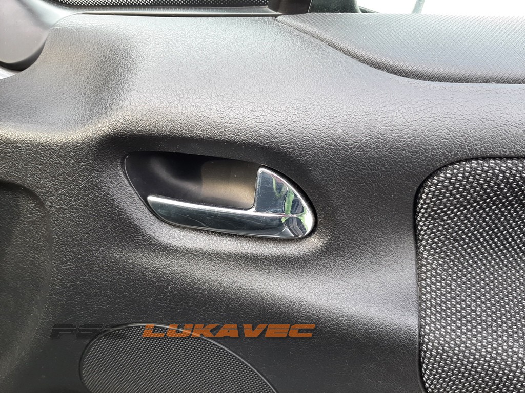 PEUGEOT 207 KVAKA VRATA PREDNJA DESNA