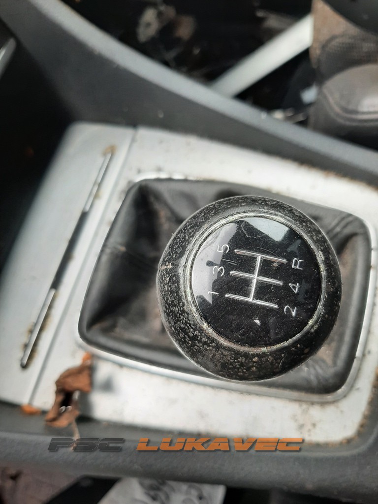 AUDI A4 B7 RUČICA MJENJAČA SA KOŽOM