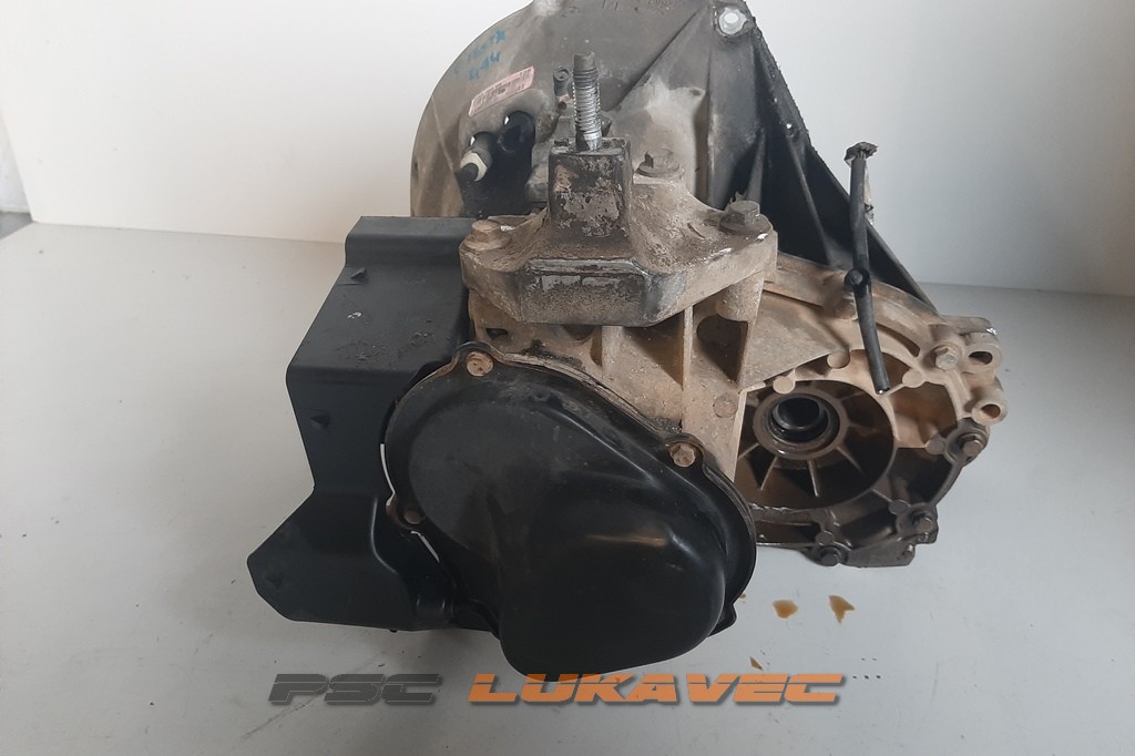 FORD FIESTA MJENJAČ 2S637002MB