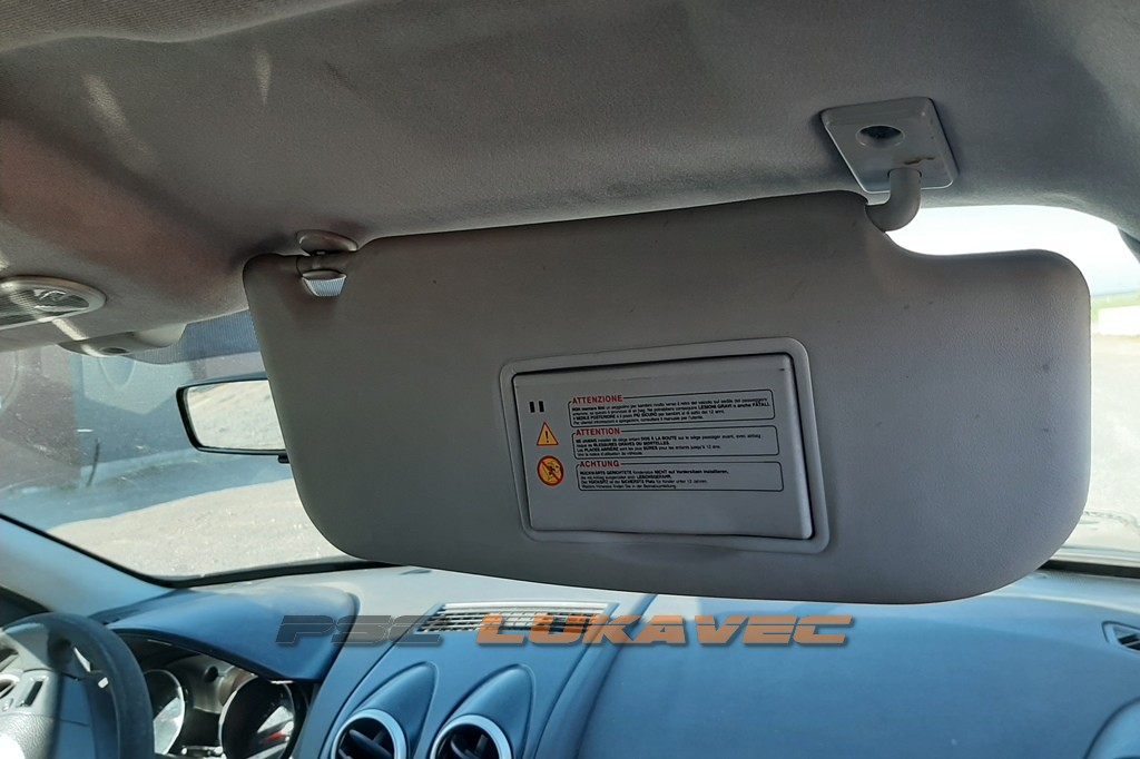 SJENILO SUVOZAČA NISSAN QASHQAI 2010.