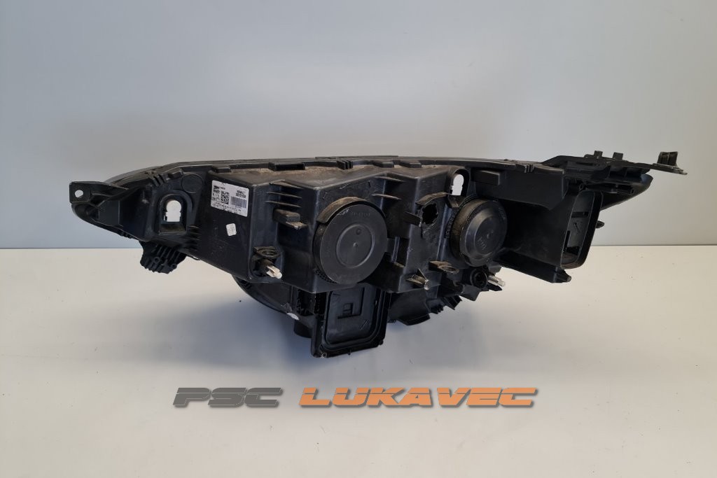 RENAULT MEGANE 4 PREDNJI DESNI FAR 260102555R 2015-2022