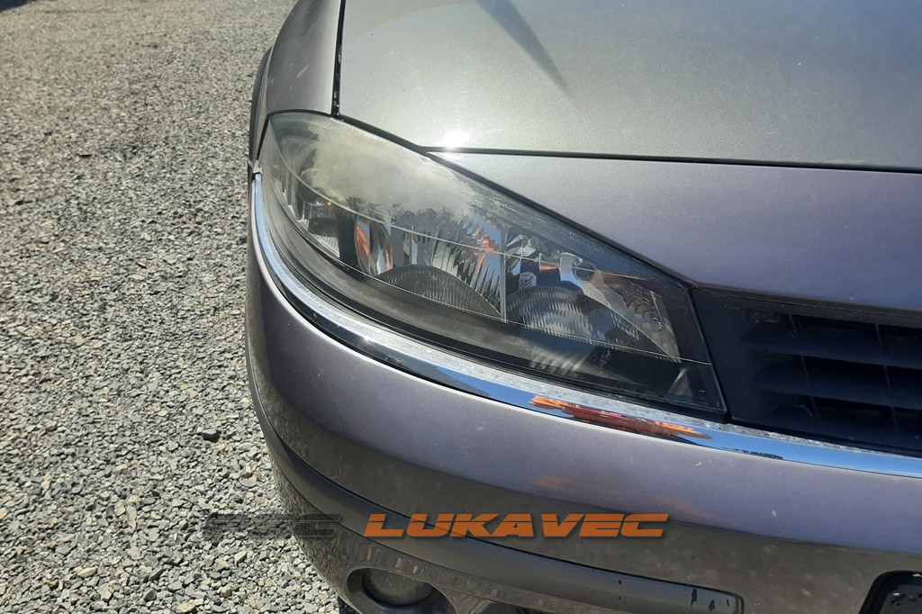RENAULT LAGUNA 2 PREDNJI FAROVI 2006.