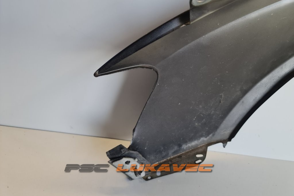 AUDI A4 DESNI BLATOBRAN 8K0821470B 2008-2012