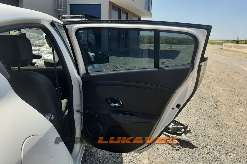 RENAULT MEGANE 3 VRATA ZADNJA DESNA 2015.