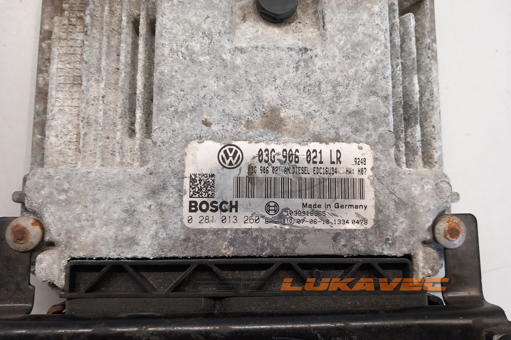 VW PASSAT B6 KOMPJUTER MOTORA 03G906021LR 0281013260