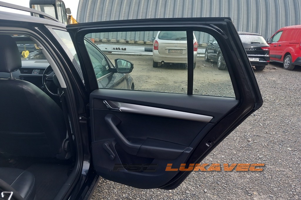 ŠKODA OCTAVIA VRATA ZADNJA DESNA 2019.
