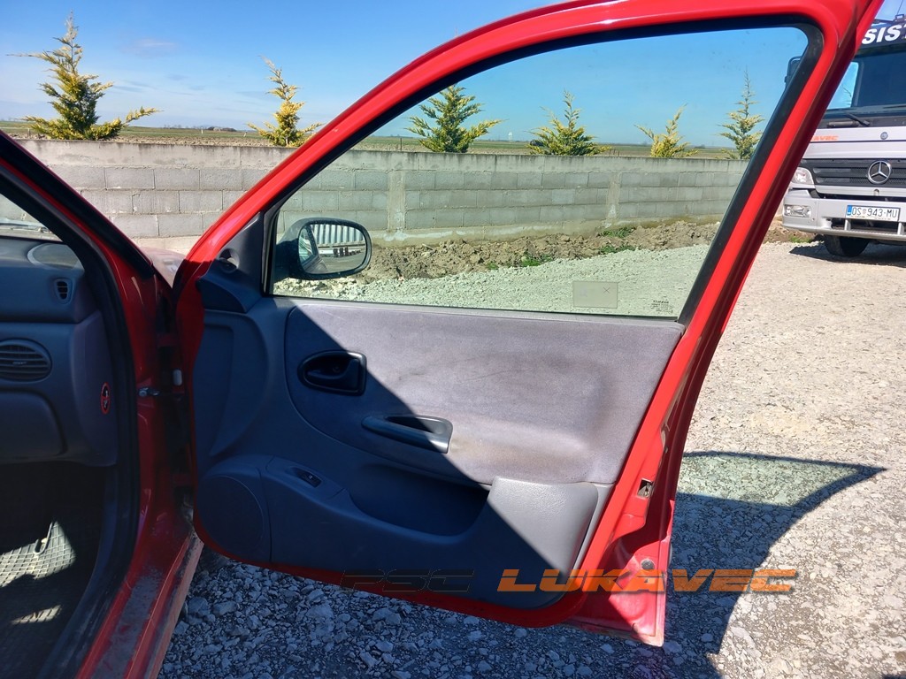 RENAULT MEGANE PREDNJA DESNA VRATA 2000.