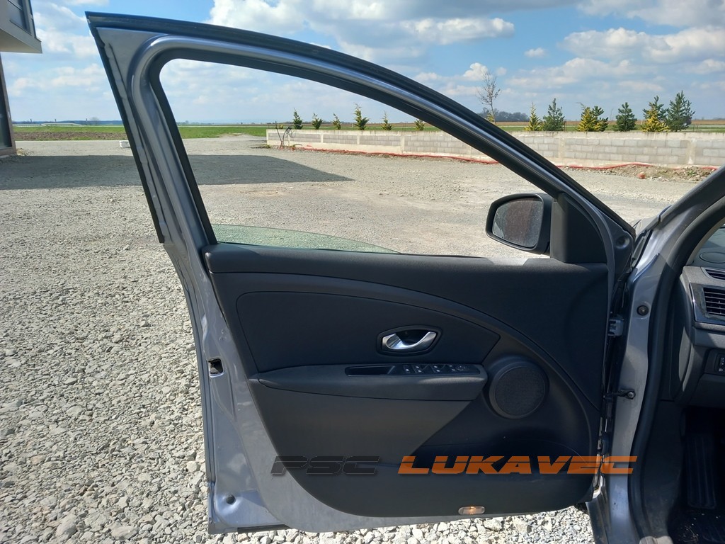 RENAULT MEGANE 3 PREDNJA LIJEVA VRATA 2010