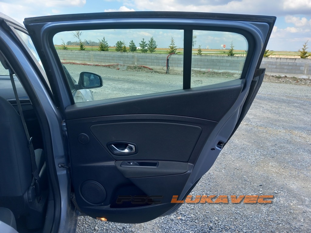 RENAULT MEGANE 3 ZADNJA DESNA VRATA 2010.