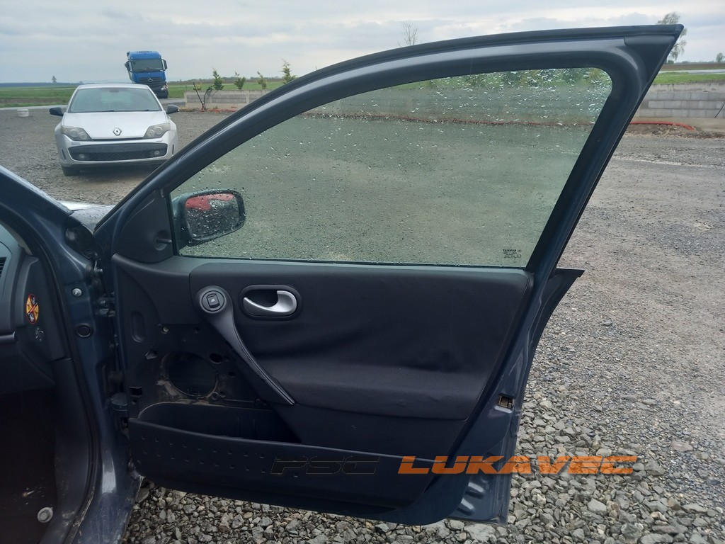 RENAULT MEGANE 2 VRATA DESNA SUVOZAČEVA 2007