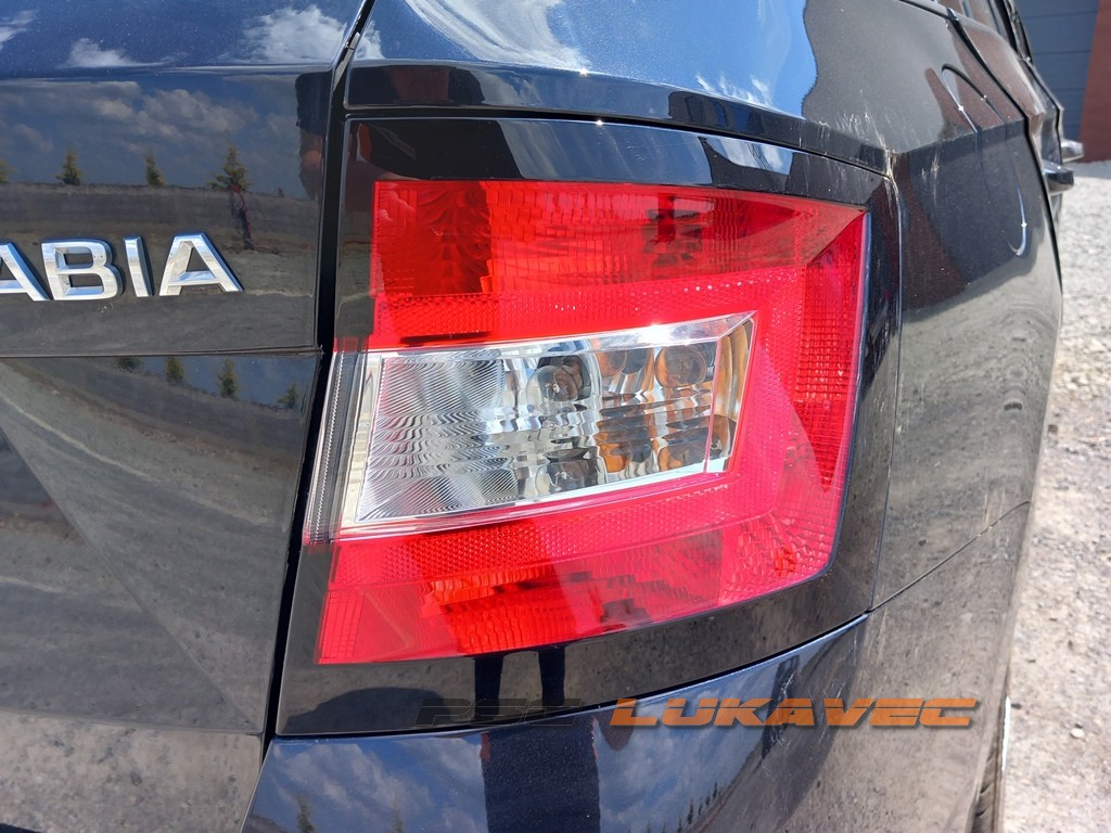ŠKODA FABIA ŠTOP SVJETLO DESNO 2019.