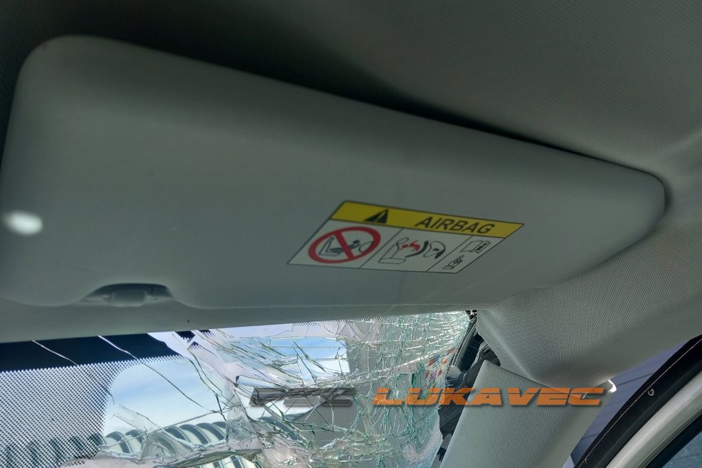 PEUGEOT 308 SUNCOBRAN DESNI 2018.