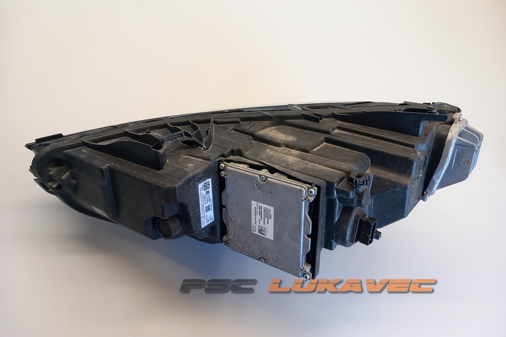 OPEL INSIGNIA FAR DESNI 39165282 2018.