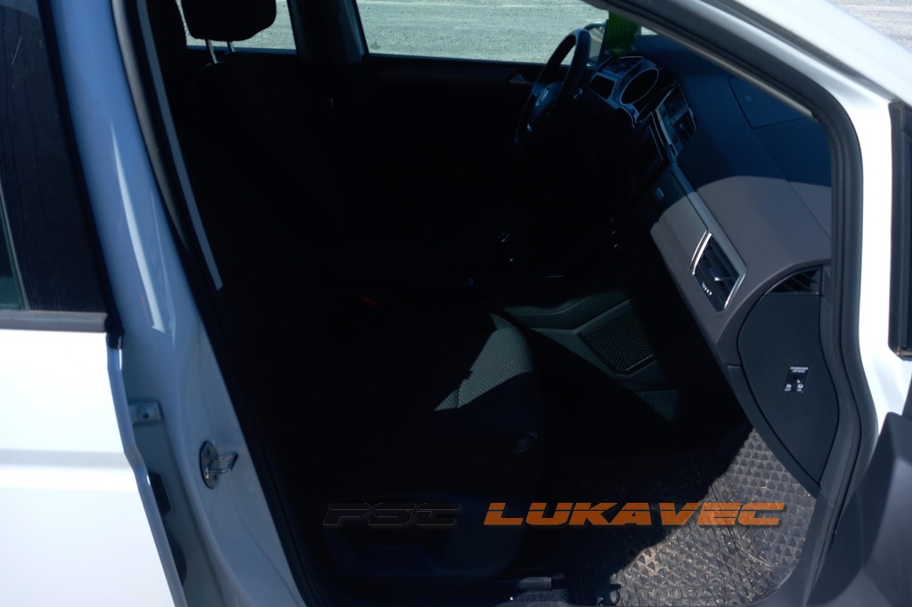 VW TOURAN DIJELOVI 2.0 TDI MANUAL 2017.