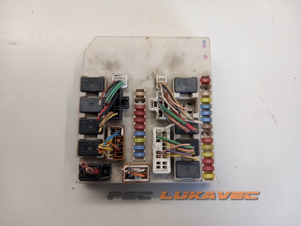 RENAULT CLIO 3 KUTIJA OSIGURAČA 8200356231D