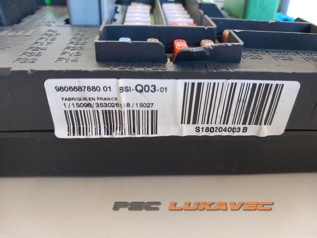 PEUGEOT 308 T9 KUTIJA OSIGURAČA 9806687880 BSI Q03-01
