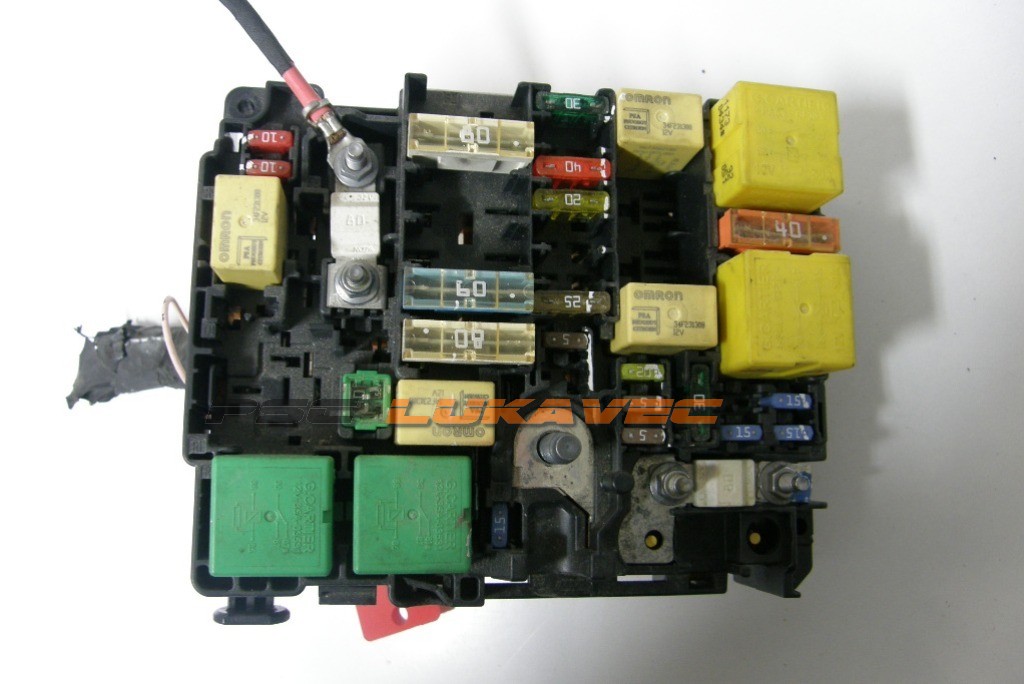 PEUGEOT 208 BSM MODUL PEUGEOT 208 KUTIJA OSIGURAČA 9804846880