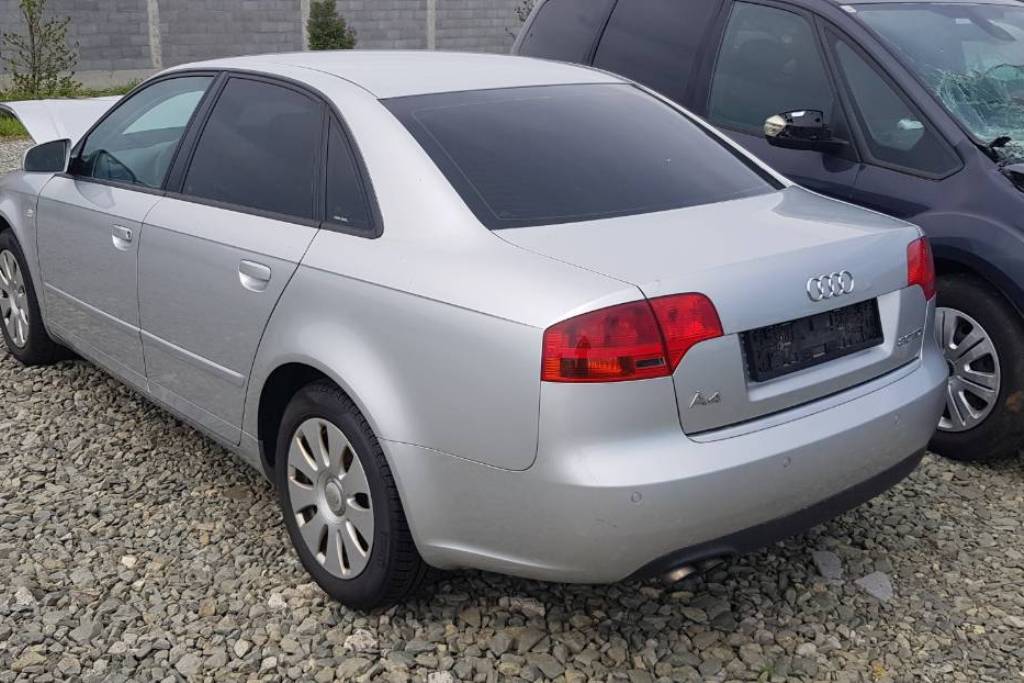 AUDI A4 VRATA PREDNJA LIJEVA