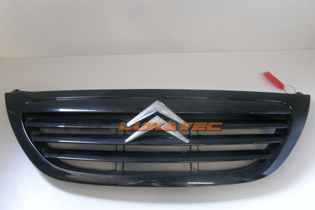 CITROEN C3 PREDNJA MASKA SA ZNAKOM 2005.