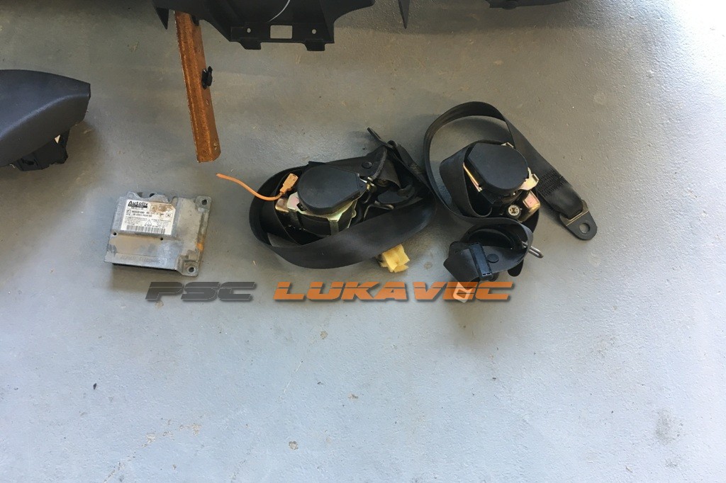 PEUGEOT 307 POJASEVI PREDNJI 2006.