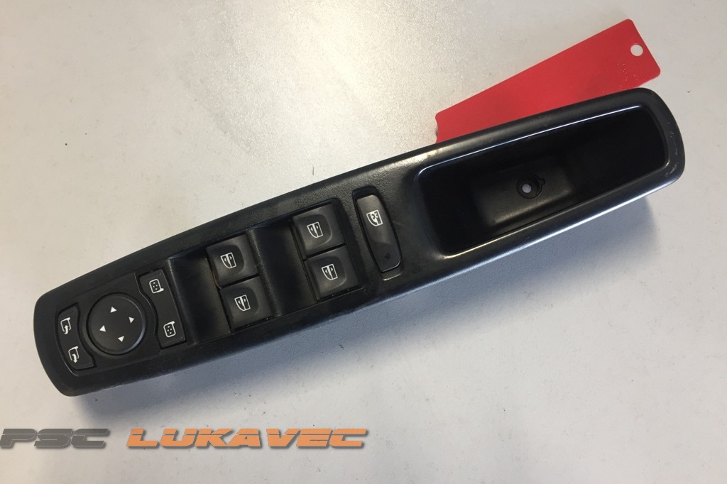 RENAULT MEGANE 3 PREKIDAČI PODIZAČA STAKLA 809610017R 2015.