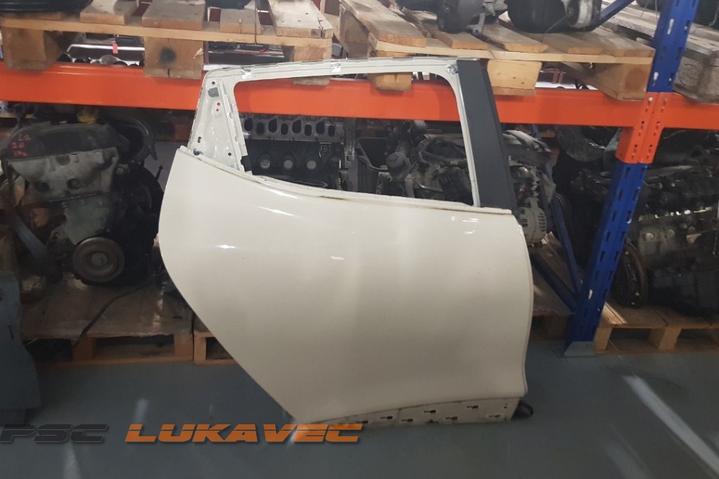 RENAULT CLIO 4 VRATA ZADNJA DESNA 2015.