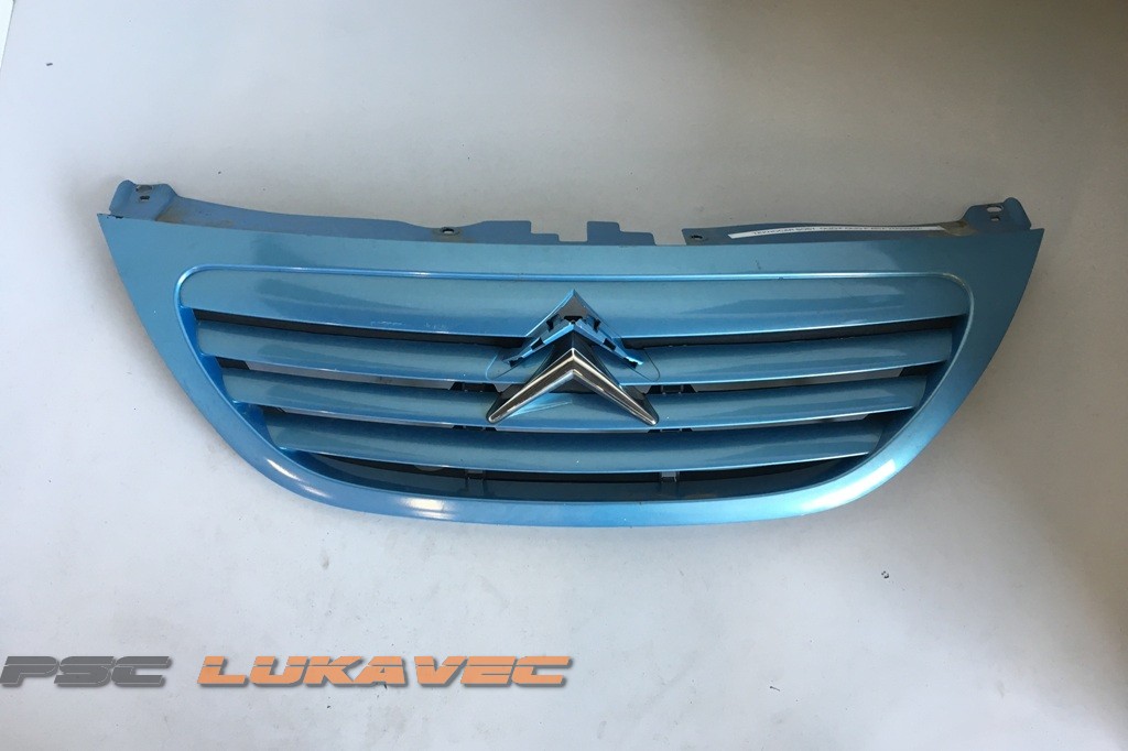 CITROEN C3 PREDNJA MASKA SA ZNAKOM 2004.