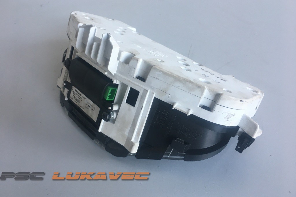 VOLVO V50 INSTRUMENT TABLA V50 KILOMETAR SAT 30710071