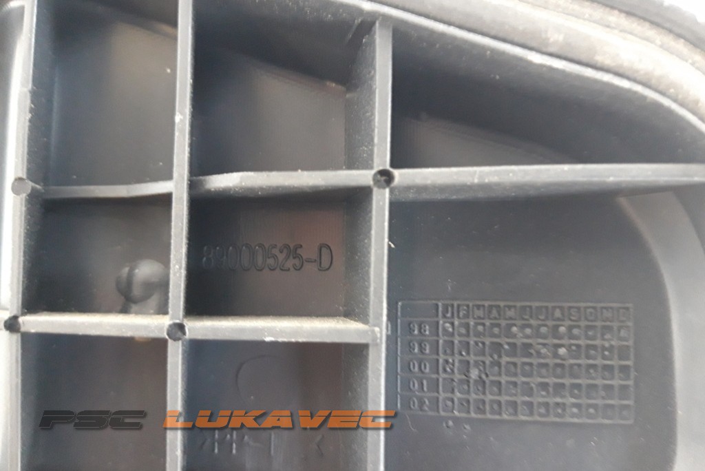 PEUGEOT 206 POKLOPAC FARA DESNI 89000525