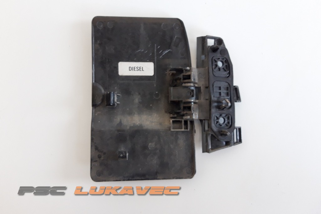 OPEL VIVARO POKLOPAC REZERVARA 8200030800 2009.