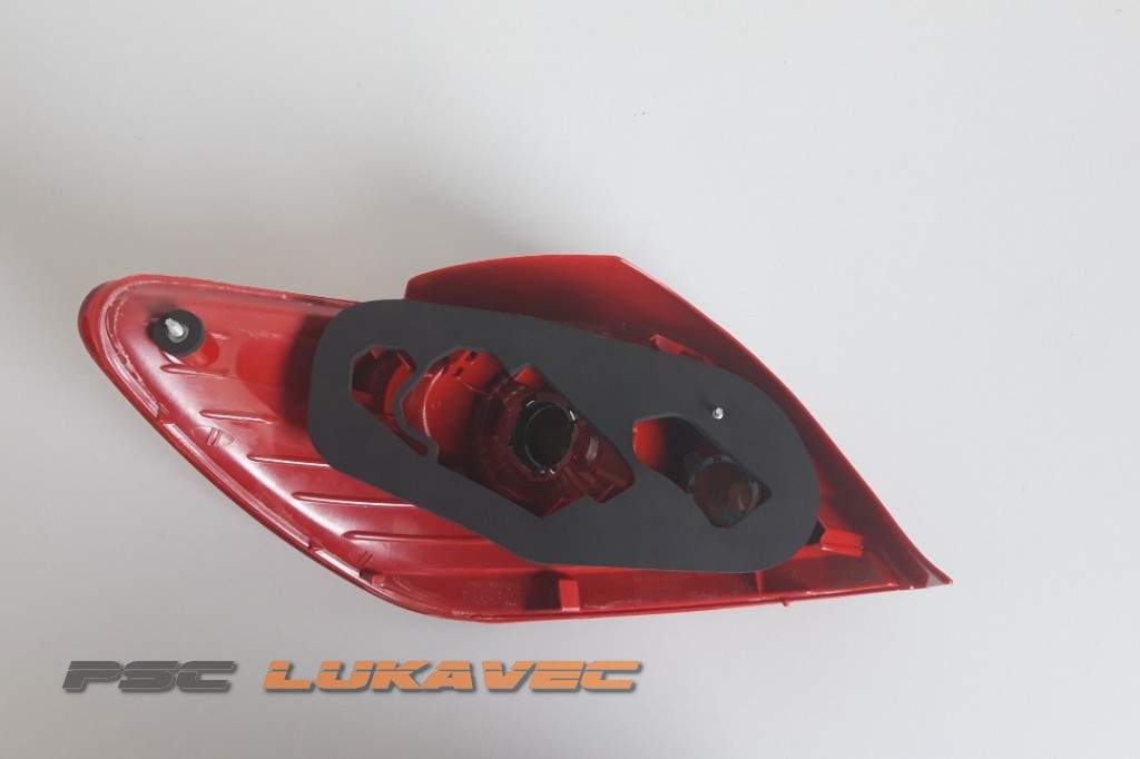 PEUGEOT 307 ŠTOP SVJETLO DESNO 0319385104