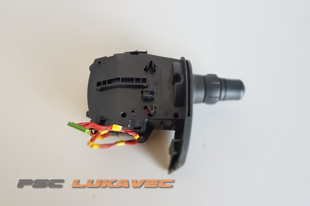 RENAULT KANGOO RUČICA SVJETALA 8201590638