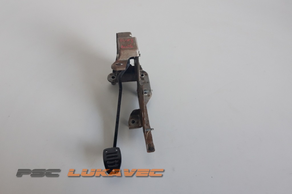 RENAULT CLIO 3 PAPUČICA KVAČILA 8200696862B