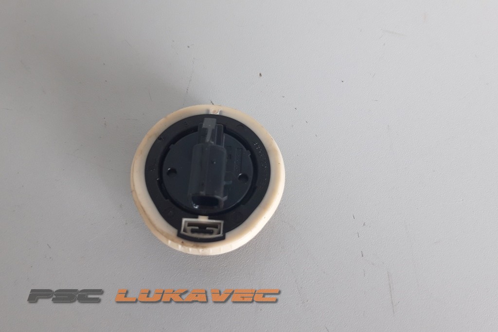 RENAULT CLIO 4  SENZOR BOČNOG UDARA PREDNJI DESNI 988304048R