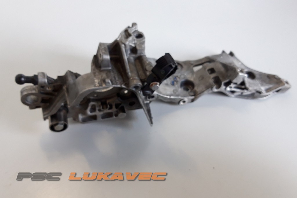 VW NOSAČ ALTERNATORA 2.0 TDI 04L903143D
