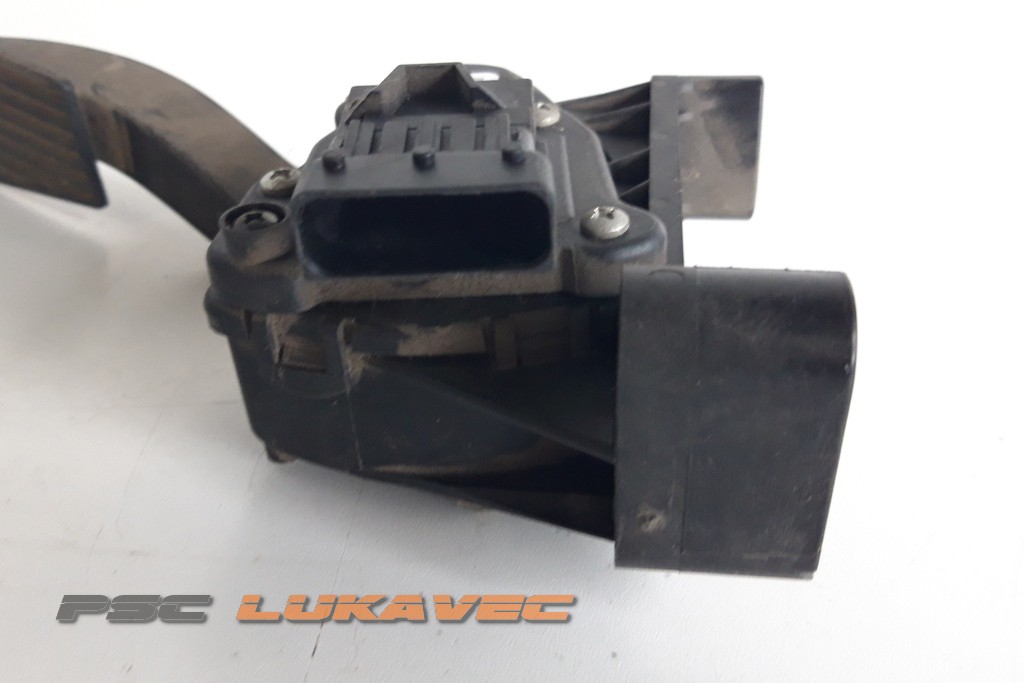 OPEL ASTRA H PAPUČICA GASA 9157998 2007.