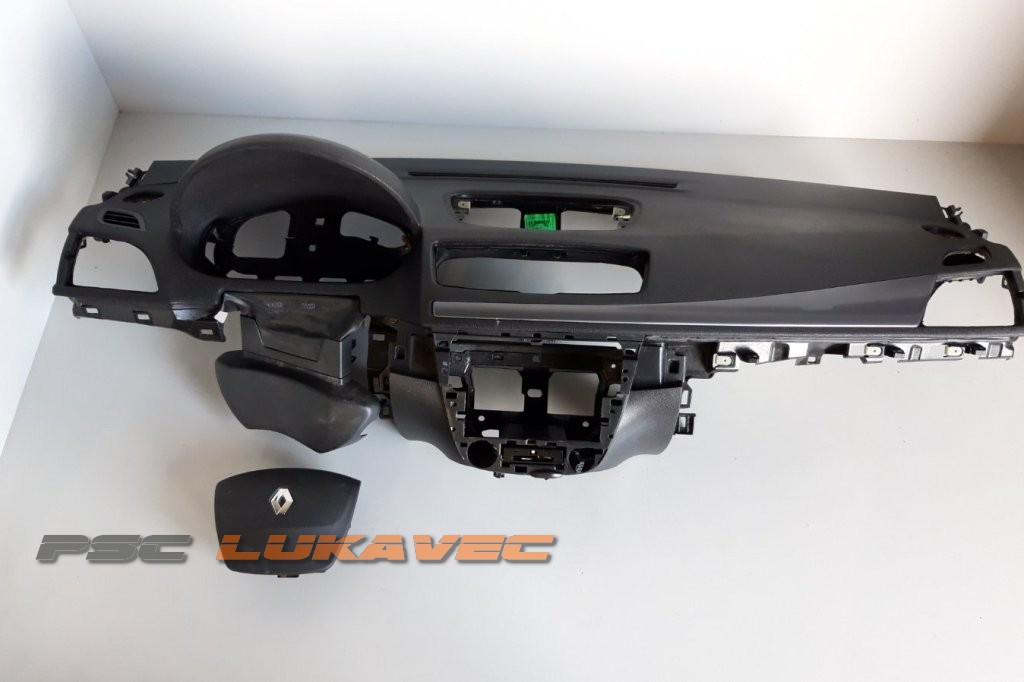 RENAULT MEGANE 3 ARMATURNA PLOČA MEGANE 3 KOKPIT TABLA MEGANE 3 ZRAČNI