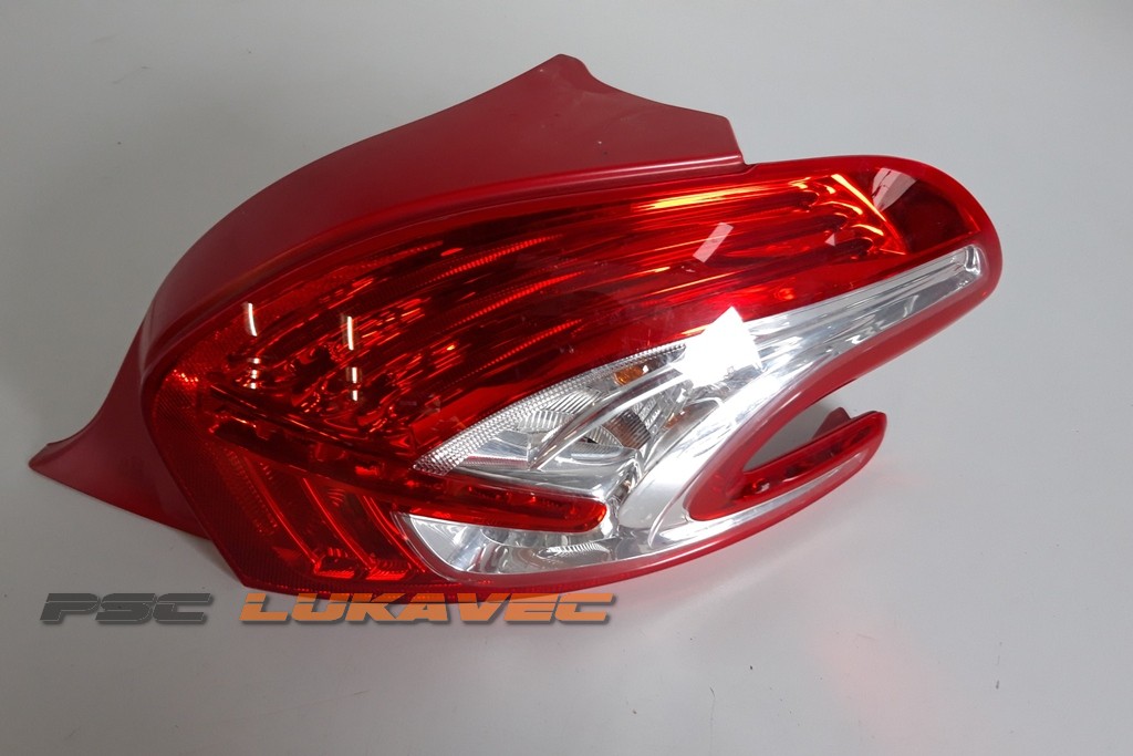 PEUGEOT 208 ŠTOP SVJETLO DESNO 9672628380