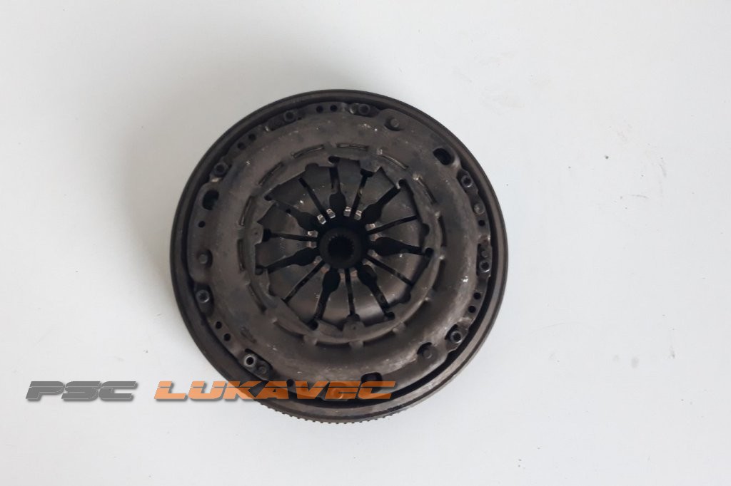 RENAULT LAGUNA 3 SET KVAČILA 1.5 DCI 302051674R