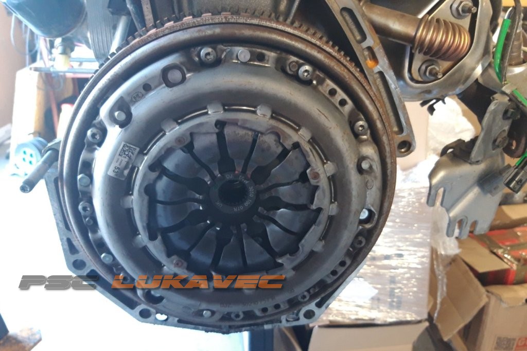RENAULT KANGOO SET KVAČILA 1.5 DCI 302107571R