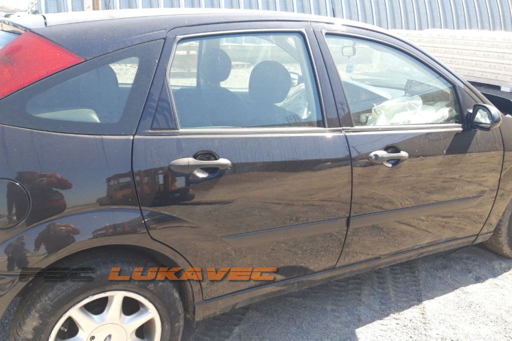 FORD FOCUS VRATA ZADNJA DESNA 2001.