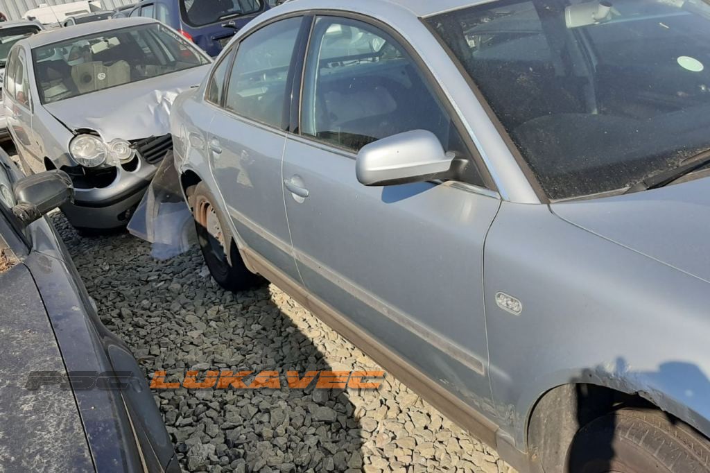 VW PASSAT B5 VRATA PREDNJA DESNA 2004.